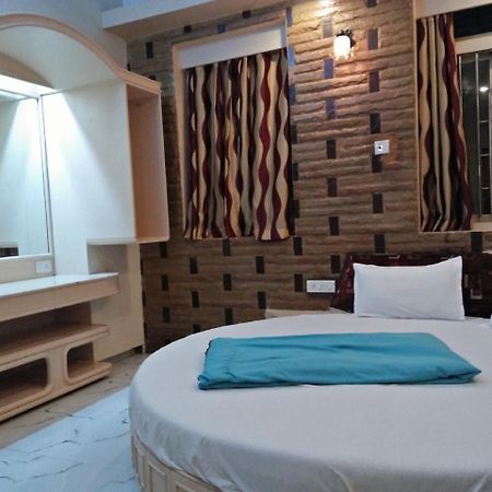 Hotel Blue Bird Colaba Mandve Esterno foto