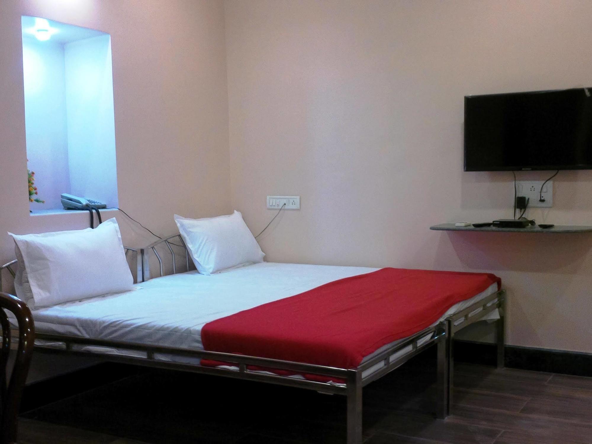 Hotel Blue Bird Colaba Mandve Esterno foto