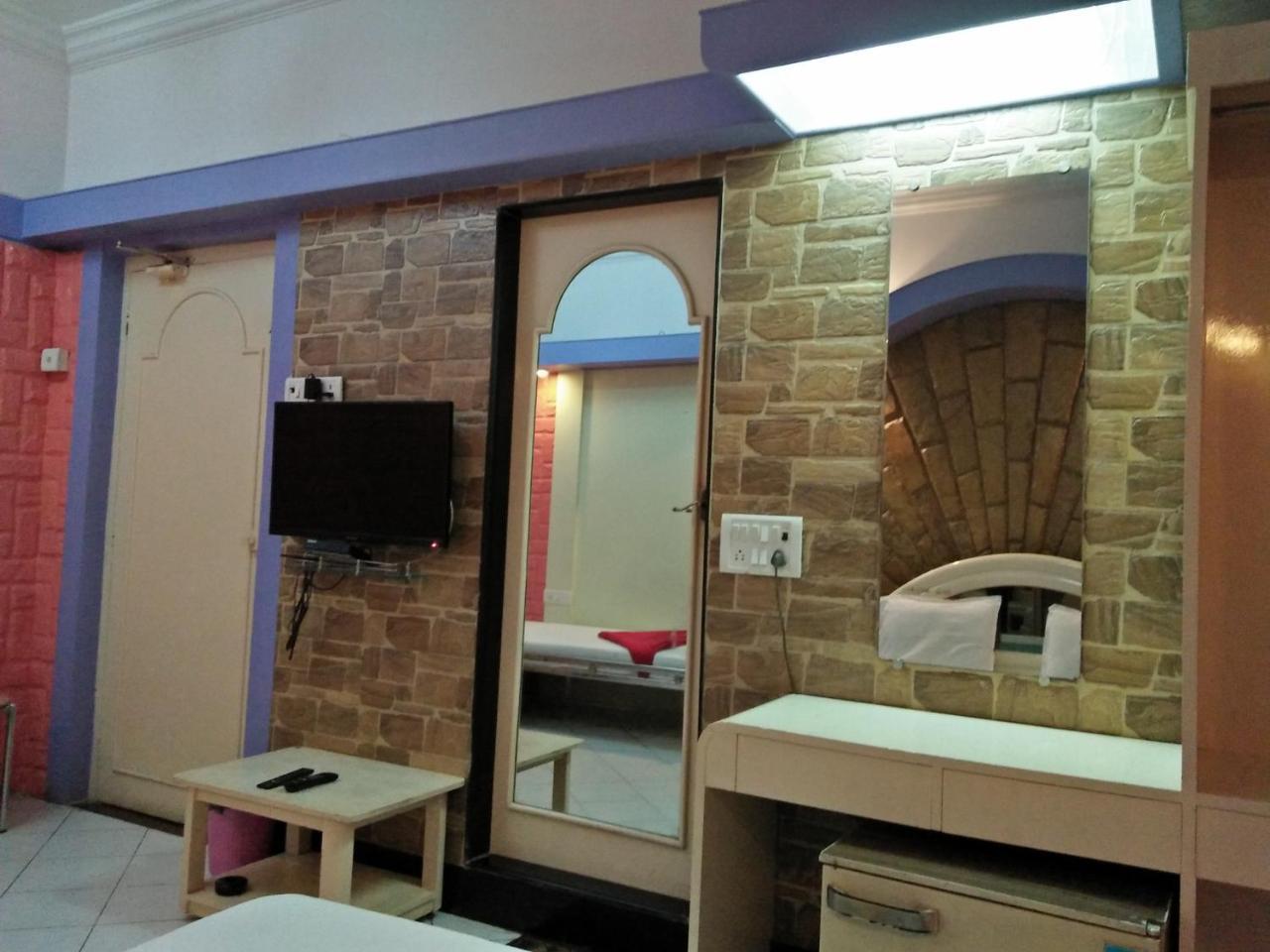 Hotel Blue Bird Colaba Mandve Esterno foto