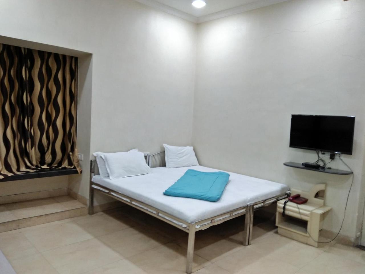Hotel Blue Bird Colaba Mandve Esterno foto