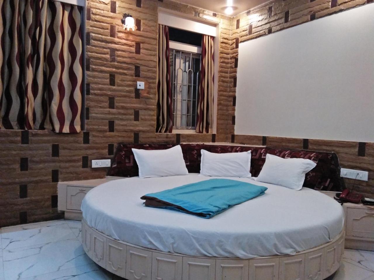 Hotel Blue Bird Colaba Mandve Esterno foto
