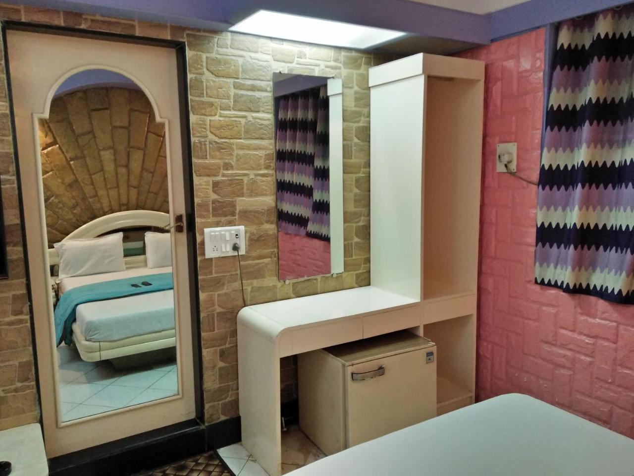 Hotel Blue Bird Colaba Mandve Esterno foto