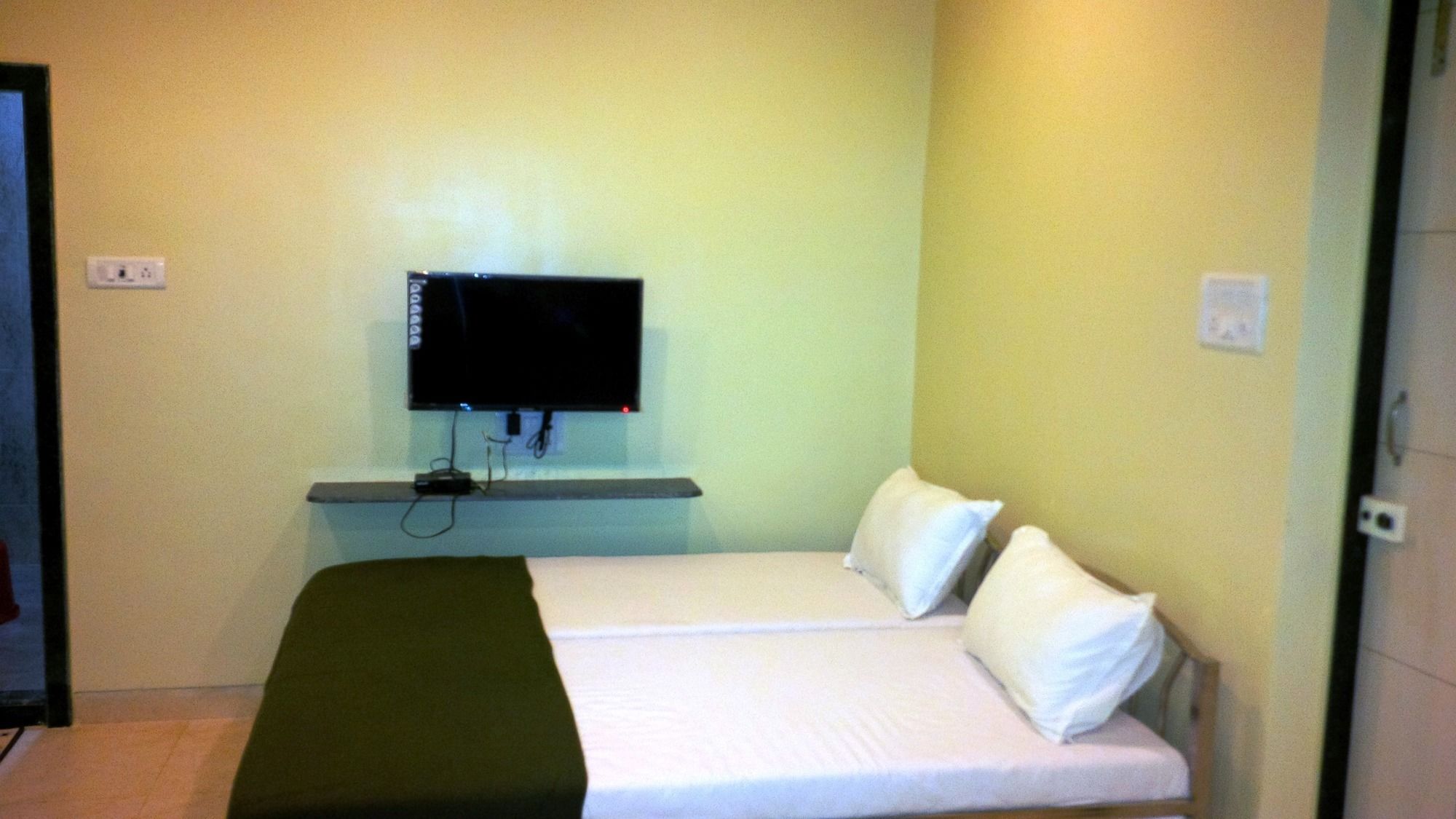 Hotel Blue Bird Colaba Mandve Esterno foto