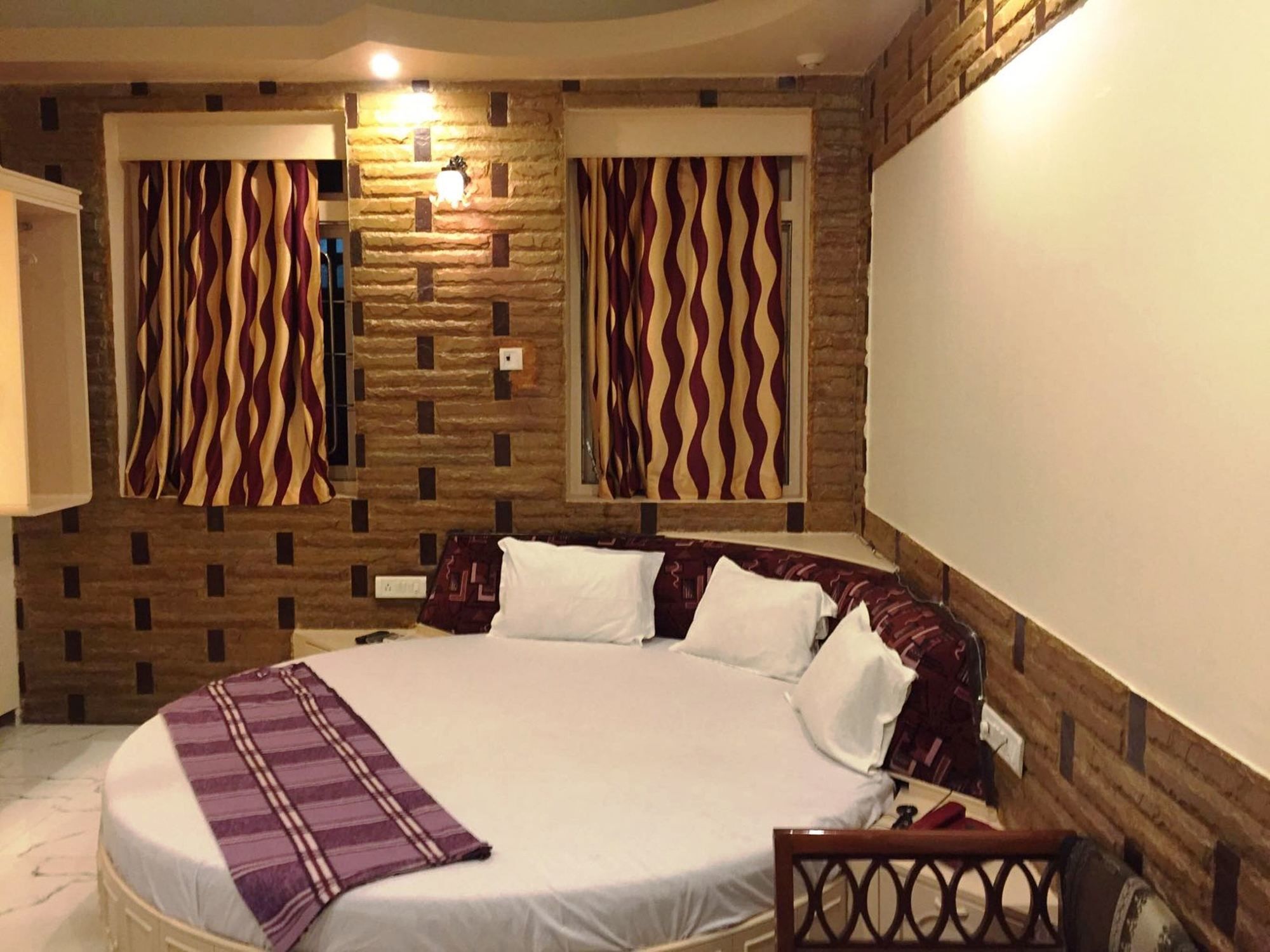 Hotel Blue Bird Colaba Mandve Esterno foto